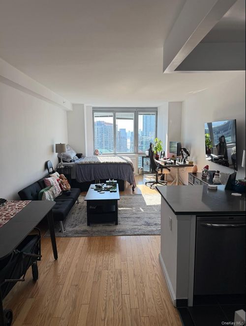 3714-4545 Center Boulevard, New York, NY, 11109 | Card Image