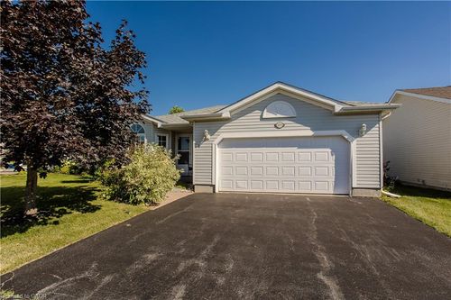 109 Emerald Crt, Freelton, ON, L8B1A5 | Card Image