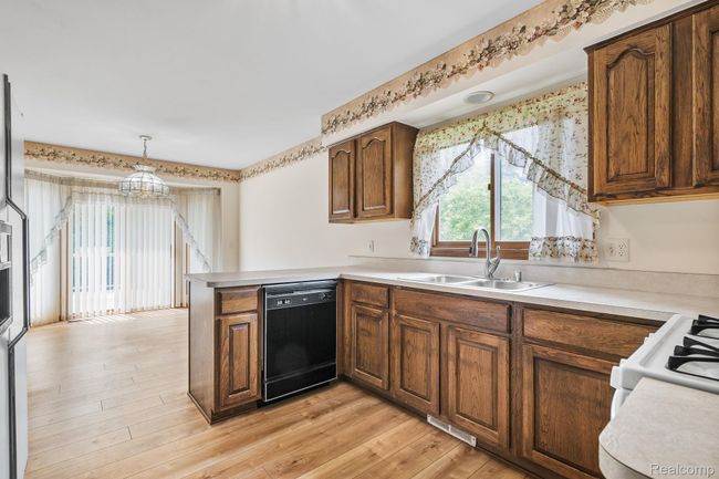 Combination kitchen w/dining area | Image 8