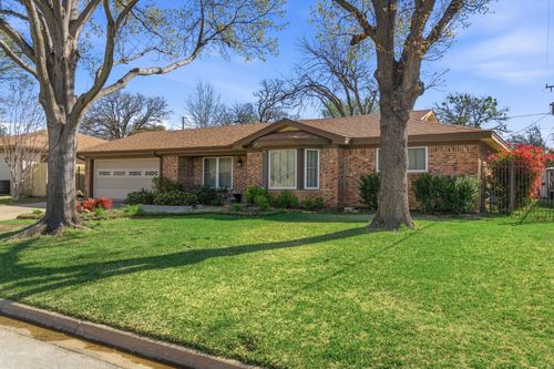 1760 Acorn Ln, Hurst, TX, 76054-3702 | Card Image