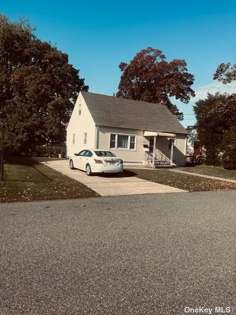 14th St, Deer Park, NY 11729