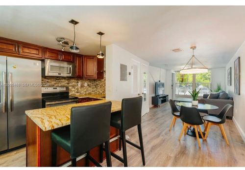7-6865 Bay Dr, Miami Beach, FL, 33141-5460 | Card Image