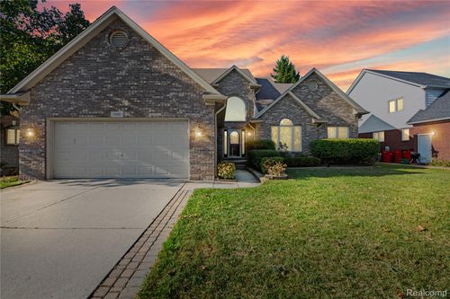 19897 Mapleton Dr, Macomb, MI, 48044-5773 | Card Image