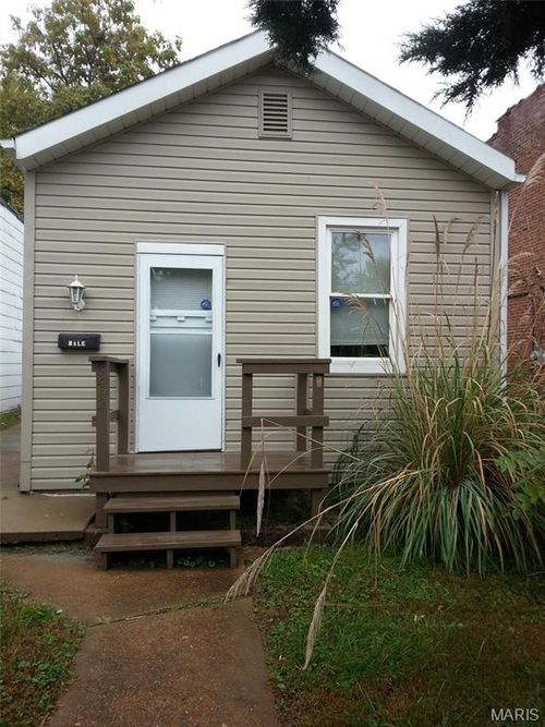 8414 S Broadway, Saint Louis, MO, 63111-3805 | Card Image