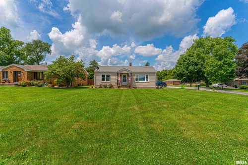 902 S Spring St, Mount Pulaski, IL, 62548-6586 | Card Image