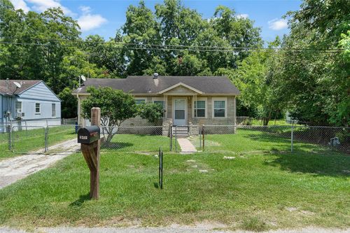 6717 Carver Ave, Hitchcock, TX, 77563-1903 | Card Image