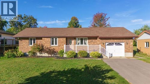 3317 River St, Brooke Alvinston, ON, N0N1A0 | Card Image