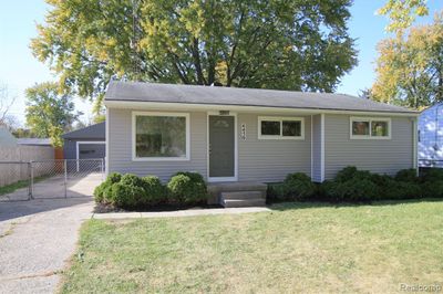 4450 Van Slyke Road, Home with 3 bedrooms, 2 bathrooms and null parking in Flint Twp MI | Image 2