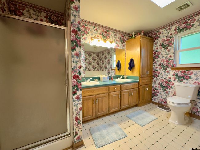 22001 County Road 2321, House other with 3 bedrooms, 2 bathrooms and null parking in Arp TX | Image 20