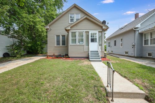 1011 S 25th St, Manitowoc, WI, 54220-4805 | Card Image
