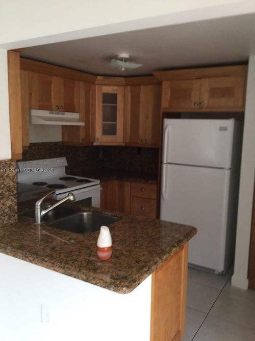 16-10303 Nw 9th Street Cir, Miami, FL, 33172-6648 | Card Image