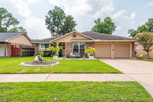 2712 Blueberry Ln, Pasadena, TX, 77502-5404 | Card Image
