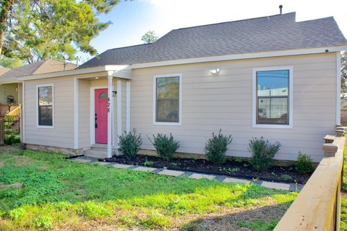 428 Van Molan St, Houston, TX, 77022-6150 | Card Image