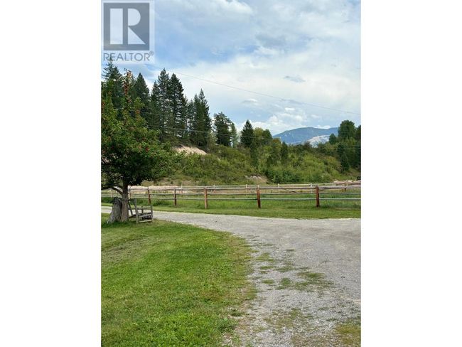 2690 Peasley Rd, House other with 5 bedrooms, 2 bathrooms and 2 parking in Jaffray BC | Image 43