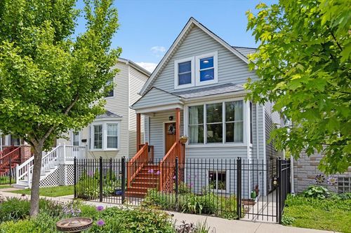 2911 N Washtenaw Ave, Chicago, IL, 60618-7818 | Card Image