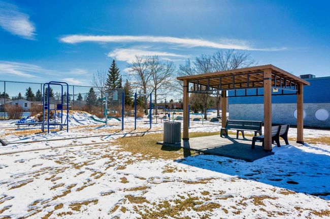 647 Whiteridge Way Ne, Home with 5 bedrooms, 2 bathrooms and 2 parking in Calgary AB | Image 28