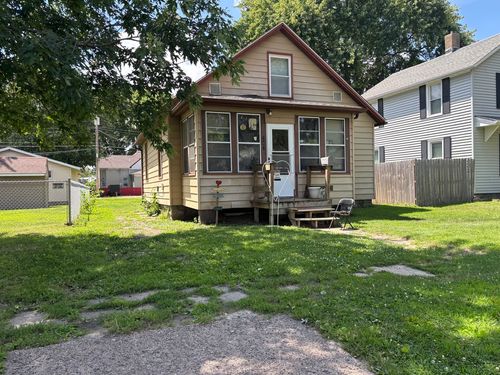 747 20th St, East Moline, IL, 61244-1839 | Card Image