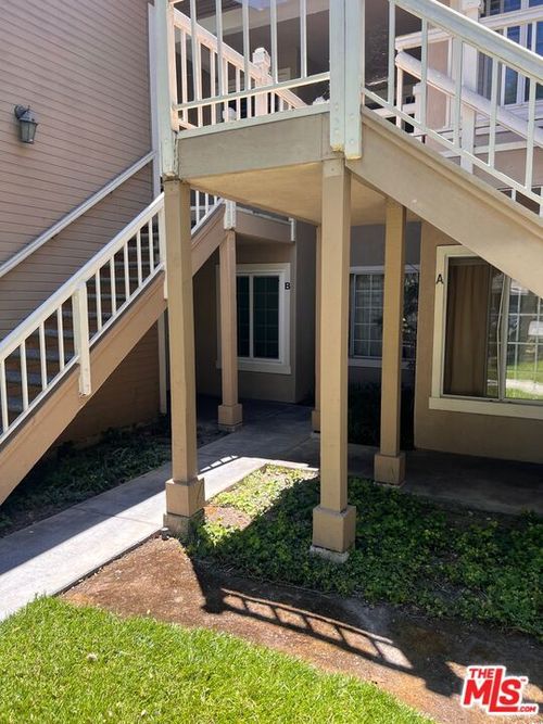 b-3855 Thorncroft Ln, Inglewood, CA, 90305 | Card Image