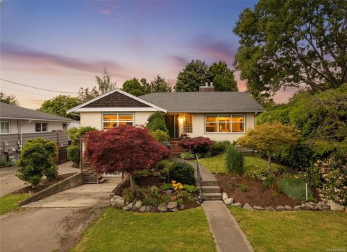 2758 Dunlevy St, Victoria, BC, V8R5Z5 | Card Image