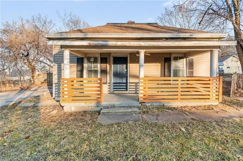 1309 N Main St, Independence, MO, 64050-1842 | Card Image