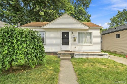 1527 E Meyers Avenue, Hazel Park, MI, 48030 | Card Image