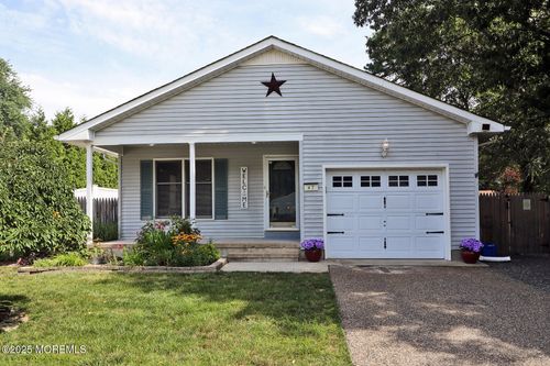 47 Central Ave, Waretown, NJ, 08758-1622 | Card Image