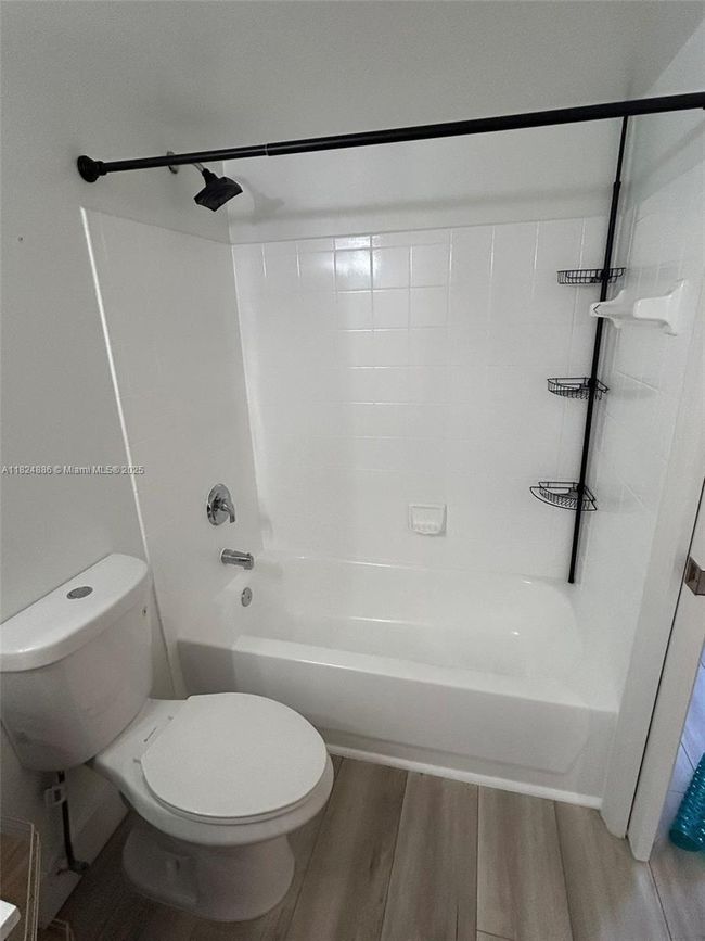 APT-1205 - 2921 Ne 185 Th St, Townhouse with 2 bedrooms, 2 bathrooms and null parking in Aventura FL | Image 15