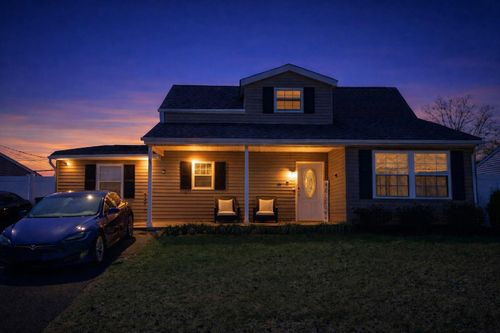 37 River Ln, LEVITTOWN, PA, 19055-1408 | Card Image