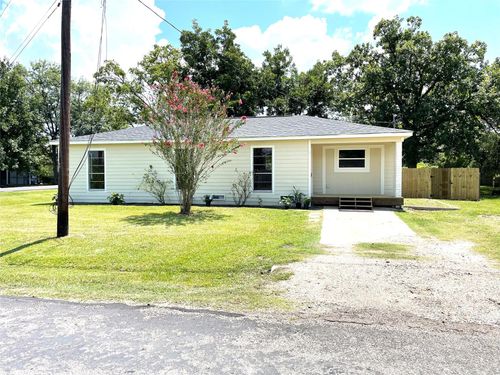 230 E New York St, Brazoria, TX, 77422-9048 | Card Image