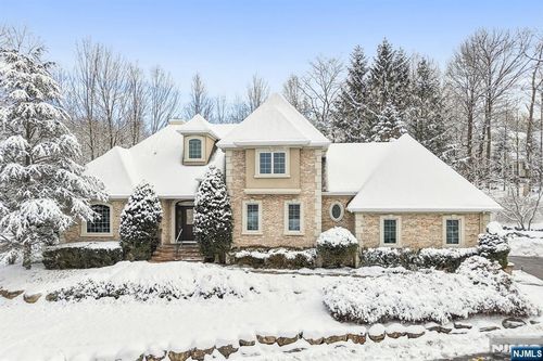 84 Walsh Dr, Mahwah, NJ, 07430-2565 | Card Image