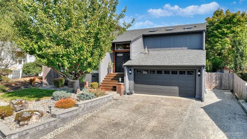 17504 160th Ave Se, Renton, WA, 98058-9148 | Card Image