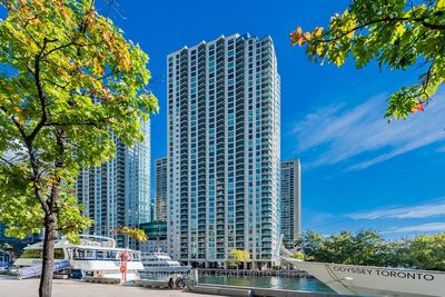 1008 - 99 Harbour Sq, Condo with 2 bedrooms, 2 bathrooms and 1 parking in Toronto ON | Image 1