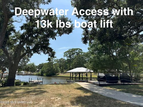 5913 David Davis Pl, Ocean Springs, MS, 39564-2661 | Card Image