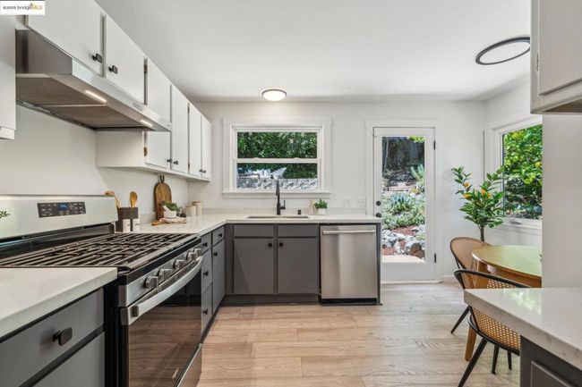 7069 Saroni Dr, House other with 2 bedrooms, 1 bathrooms and null parking in Oakland CA | Image 14