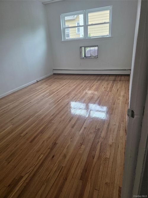 2700 Harding Ave, Bronx, NY, 10465-3130 | Card Image