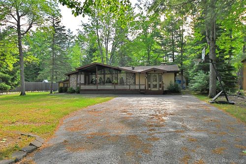 6252 Clearbrook Dr, Saint Helen, MI, 48656-9225 | Card Image