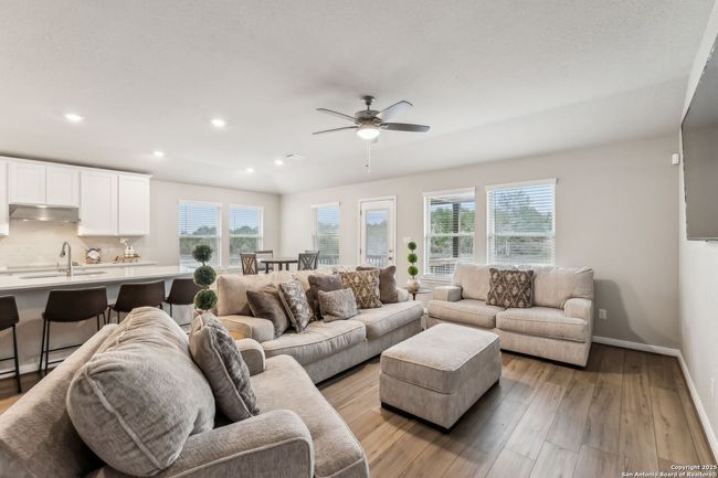 320 Shelton Pass, House other with 4 bedrooms, 3 bathrooms and null parking in Cibolo TX | Image 9