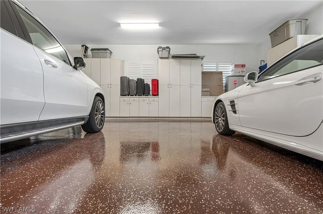 Oversized 3 car garage w/new speckled epoxy flooring | Image 13