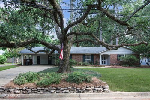 5246 Saratoga Dr, Jackson, MS, 39211-4109 | Card Image