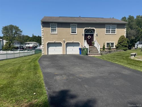 2 Danielle Ct, Middletown, NY, 10940-4245 | Card Image