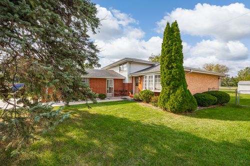 10624 S Michael Dr, Palos Hills, IL, 60465-1909 | Card Image