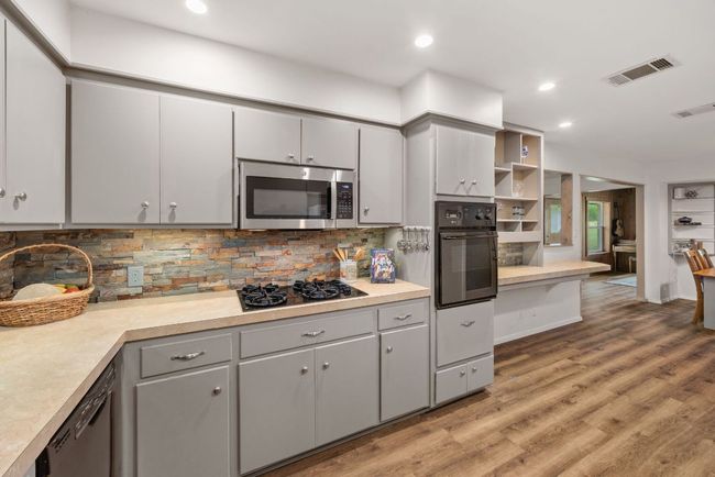 8604 Granada Hills Dr, House other with 4 bedrooms, 3 bathrooms and 3 parking in Austin TX | Image 15
