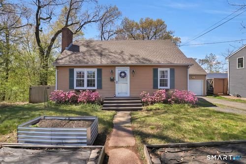 2 Alpine St, Manchester, CT, 06040-4104 | Card Image