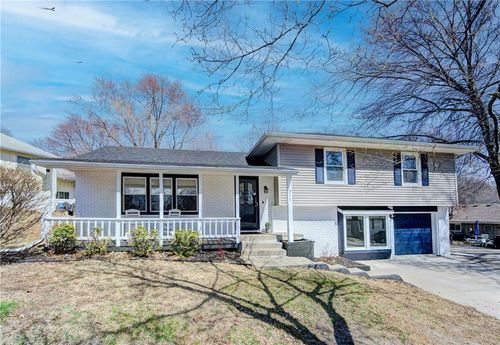 311 Sw Pinnell Dr, Lee's Summit, MO, 64081-2449 | Card Image