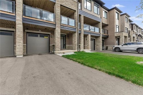 1543 Hilson Hts, Milton, ON, L9E1V5 | Card Image