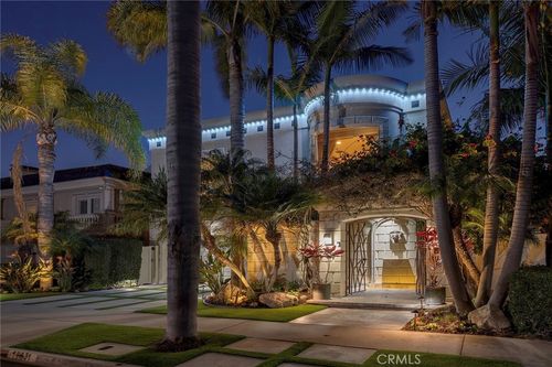 16631 Carousel Ln, Huntington Beach, CA, 92649-2117 | Card Image