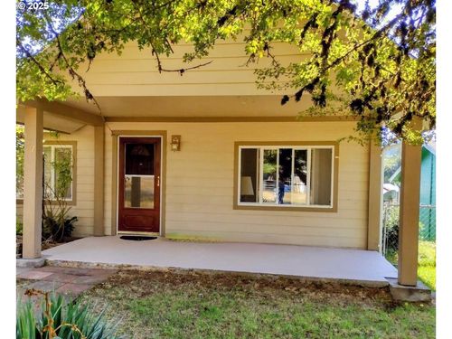 177 Se Egbert Ave, Siletz, OR, 97380-2021 | Card Image