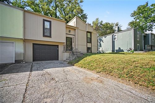 9528 Manning Ave, Kansas City, MO, 64134-2229 | Card Image