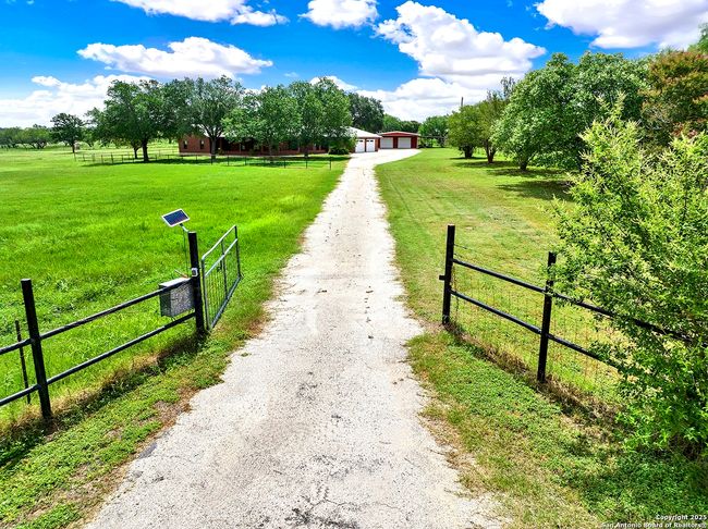 101 Ranch Rd, House other with 3 bedrooms, 3 bathrooms and null parking in Adkins TX | Image 7