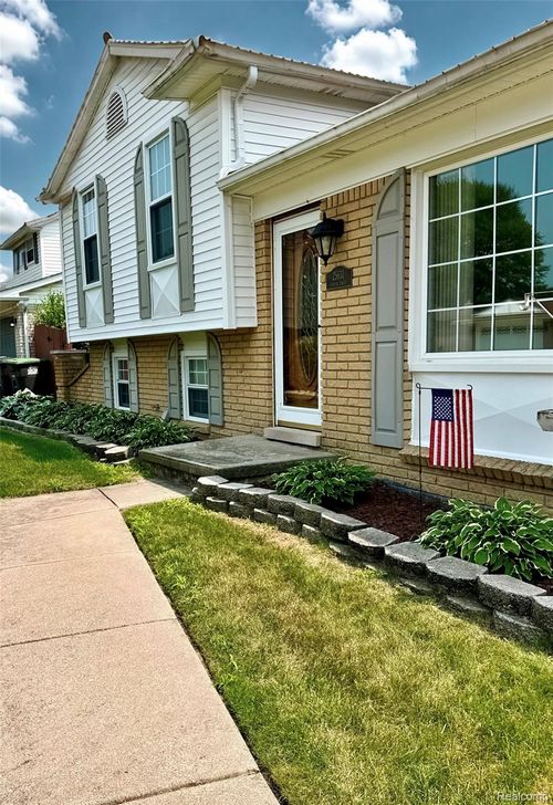 25631 Statler St, Taylor, MI, 48180-3216 | Card Image